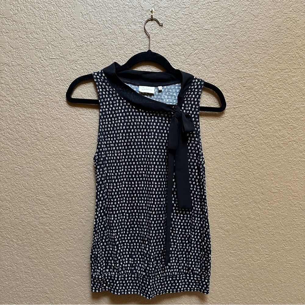 Deletta Charcoal and Light Gray Patterned Blouse